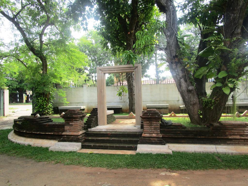 Hotel Shalini Anuradhapura Ngoại thất bức ảnh