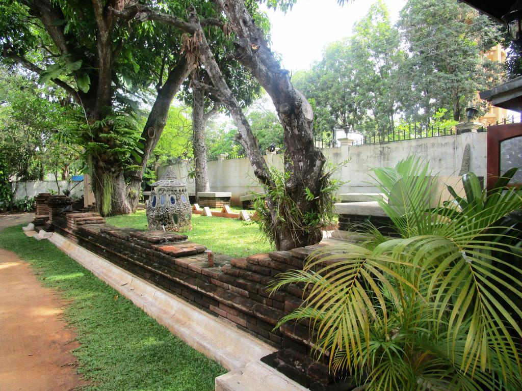 Hotel Shalini Anuradhapura Ngoại thất bức ảnh