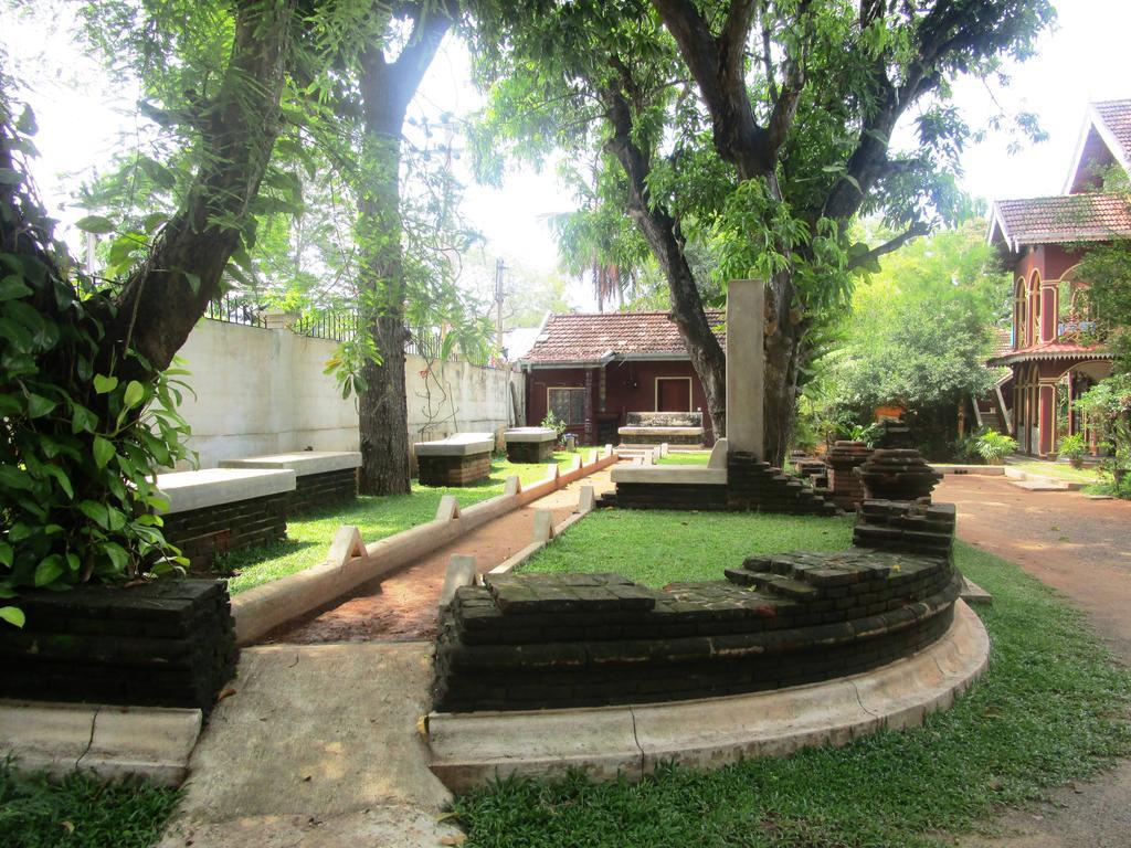 Hotel Shalini Anuradhapura Ngoại thất bức ảnh