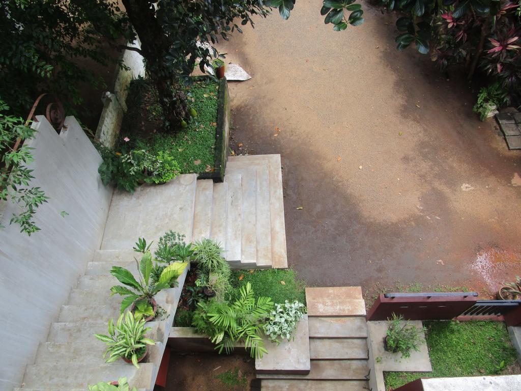 Hotel Shalini Anuradhapura Ngoại thất bức ảnh