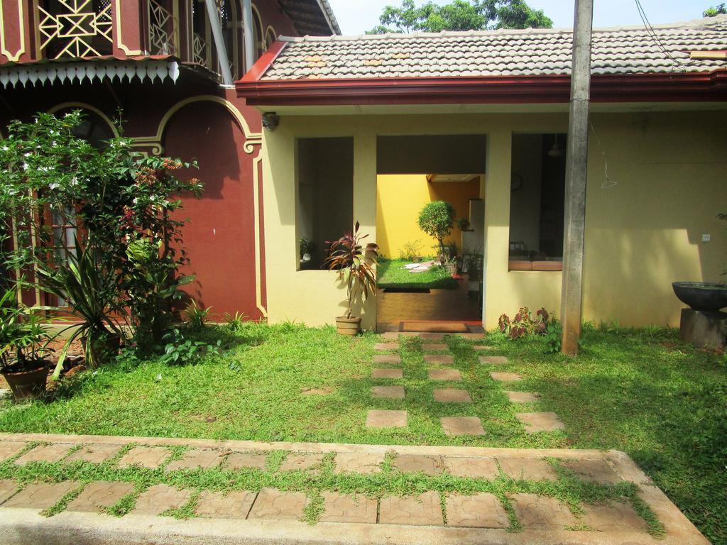 Hotel Shalini Anuradhapura Ngoại thất bức ảnh