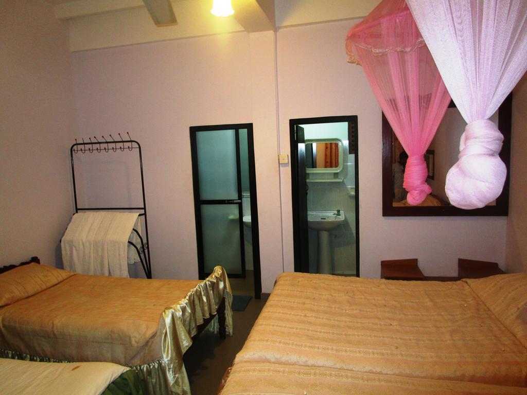 Hotel Shalini Anuradhapura Phòng bức ảnh