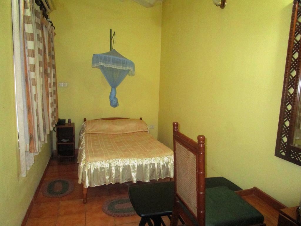 Hotel Shalini Anuradhapura Phòng bức ảnh