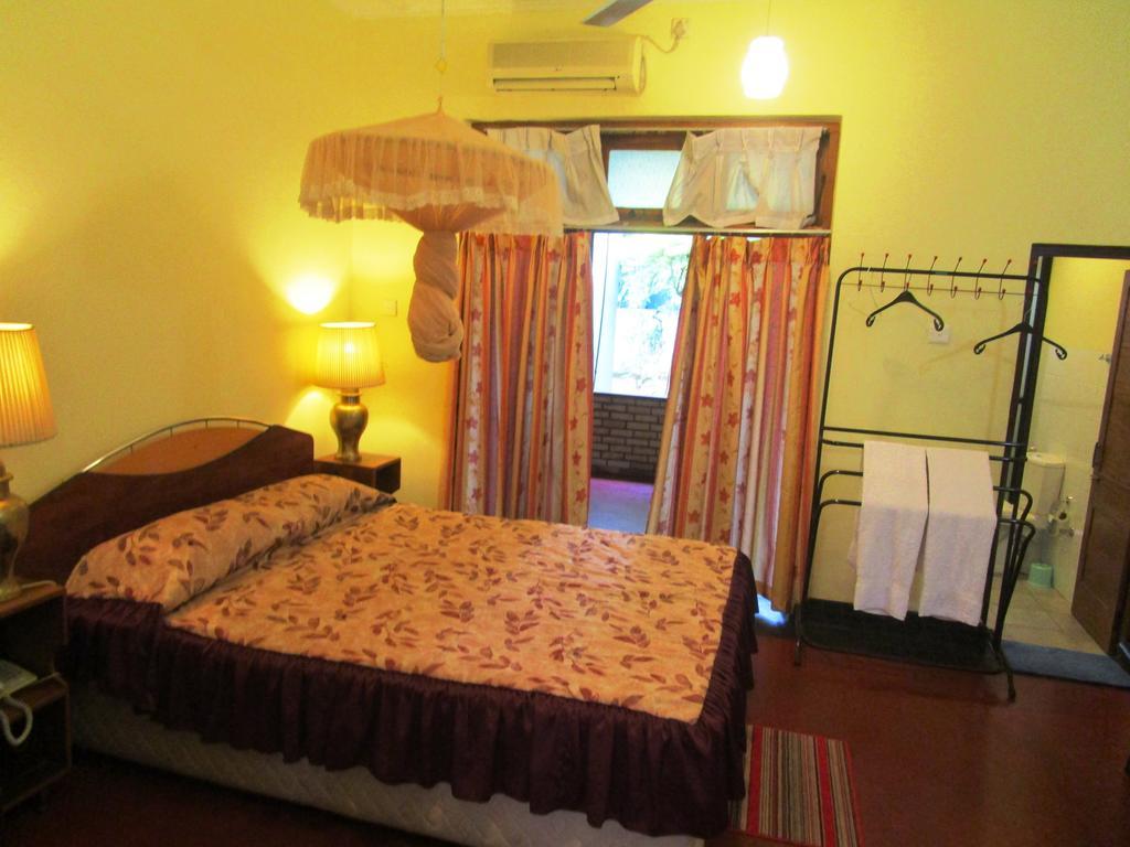 Hotel Shalini Anuradhapura Phòng bức ảnh