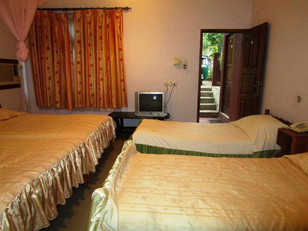 Hotel Shalini Anuradhapura Phòng bức ảnh