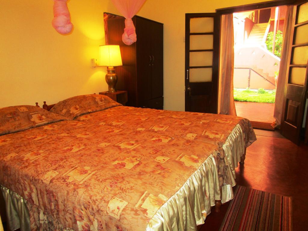 Hotel Shalini Anuradhapura Phòng bức ảnh