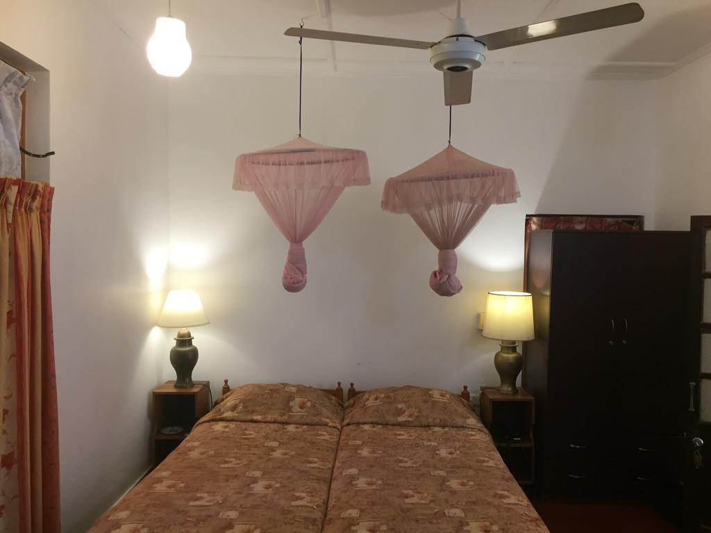 Hotel Shalini Anuradhapura Ngoại thất bức ảnh