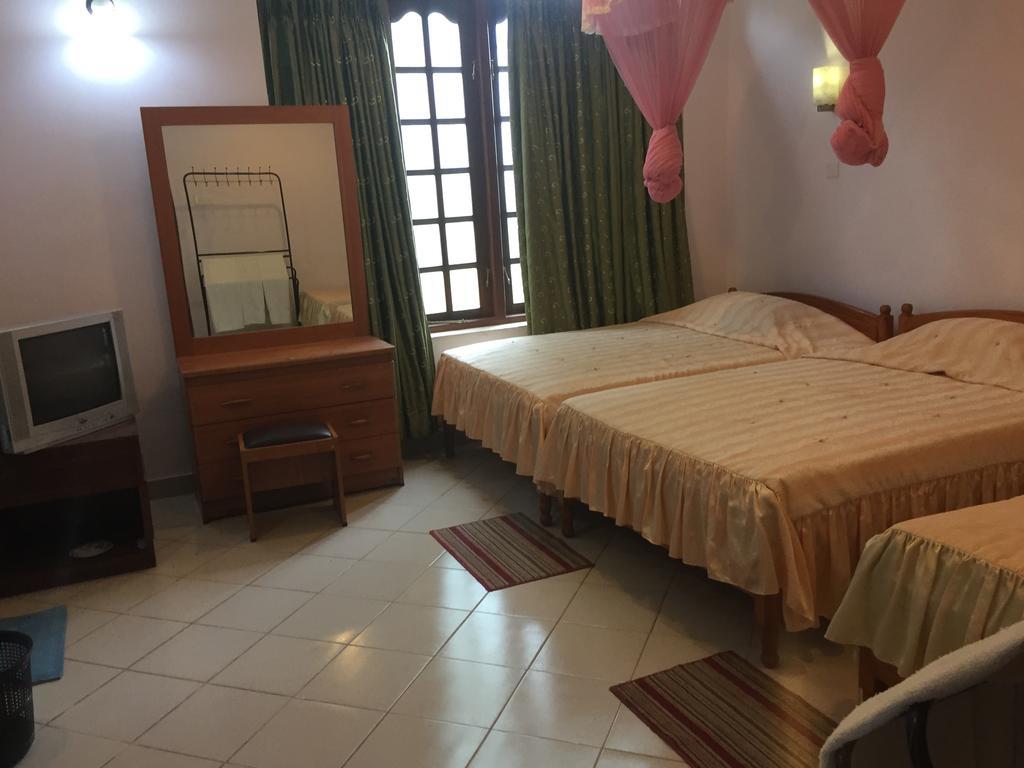 Hotel Shalini Anuradhapura Ngoại thất bức ảnh