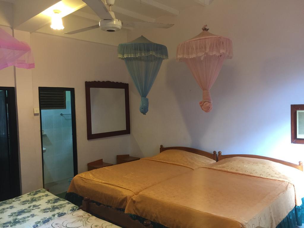 Hotel Shalini Anuradhapura Ngoại thất bức ảnh