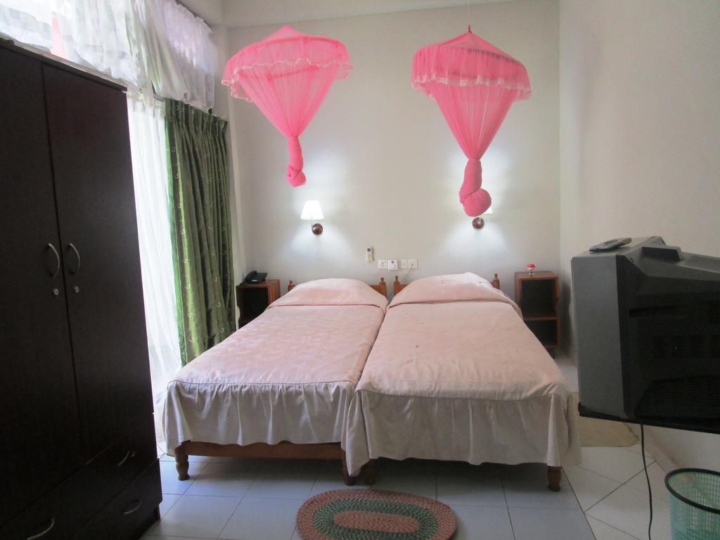 Hotel Shalini Anuradhapura Ngoại thất bức ảnh