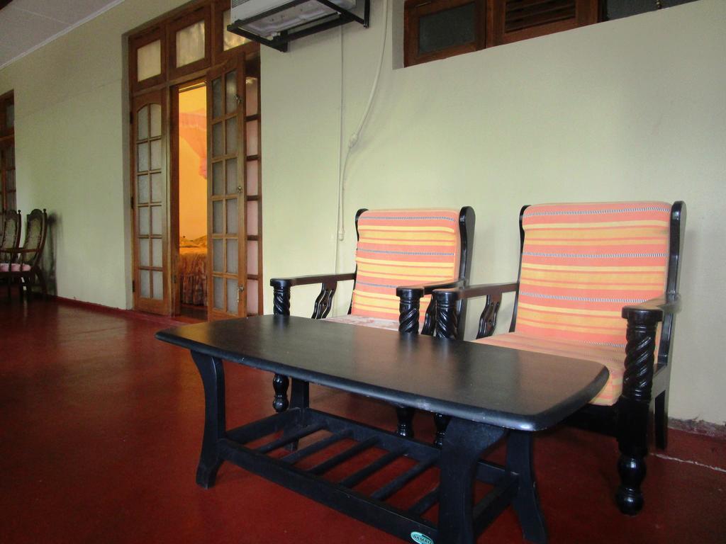 Hotel Shalini Anuradhapura Ngoại thất bức ảnh