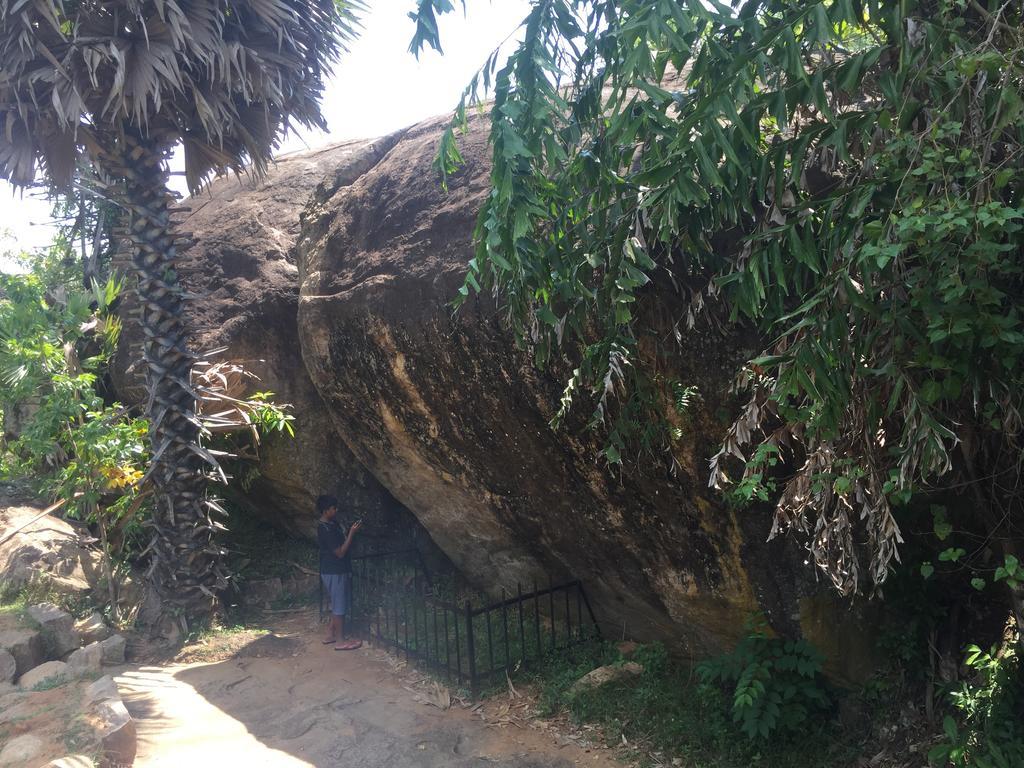 Hotel Shalini Anuradhapura Ngoại thất bức ảnh