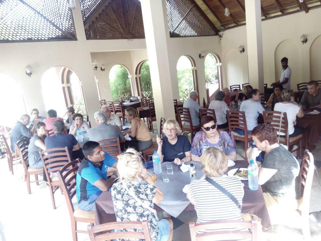 Hotel Shalini Anuradhapura Ngoại thất bức ảnh