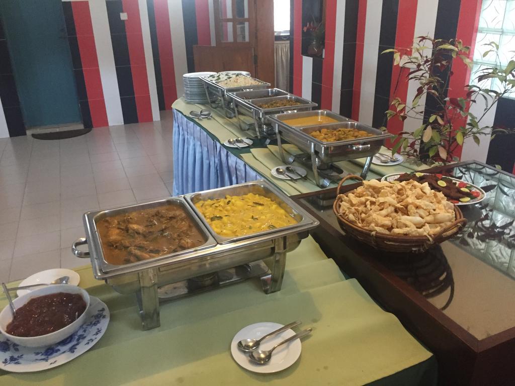 Hotel Shalini Anuradhapura Ngoại thất bức ảnh
