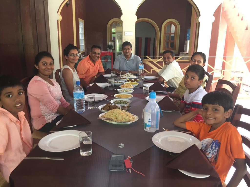 Hotel Shalini Anuradhapura Ngoại thất bức ảnh